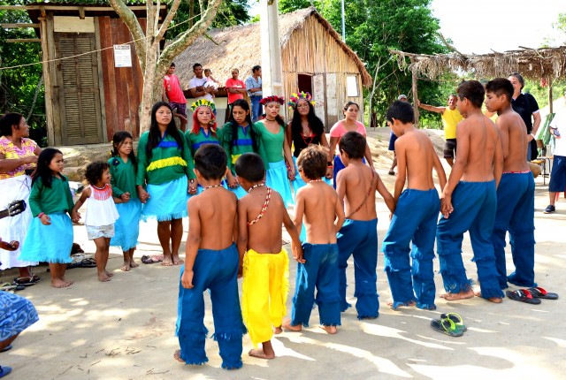 Escola municipal visita aldeia no Dia do Índio
