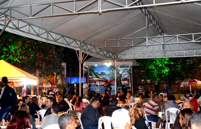 Shows gratuitos com sucessoss do rock e samba na Praça Conselheiro Macedo Soares
