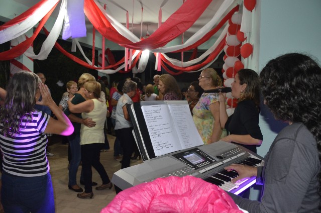 Casa do Idoso Mais Feliz promoveu Festa das Mães no Centro