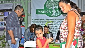 Maricá + Verde distribui mudas em feira de escola em Itaipuaçu