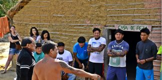 Índios da etnia Kuikuro fazem intercâmbio cultural em Maricá