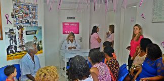 Imagem da campanha Outubro Rosa em um posto de saúde
