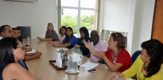 Imagem da reunião no gabinete do prefeito sobre Outubro Rosa