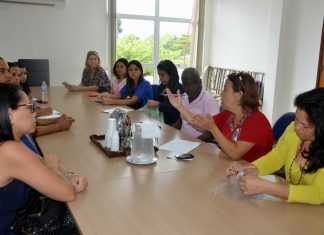 Imagem da reunião no gabinete do prefeito sobre Outubro Rosa