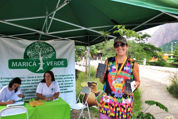 Maricá+Verde doa mudas no Recanto de Itaipuaçu