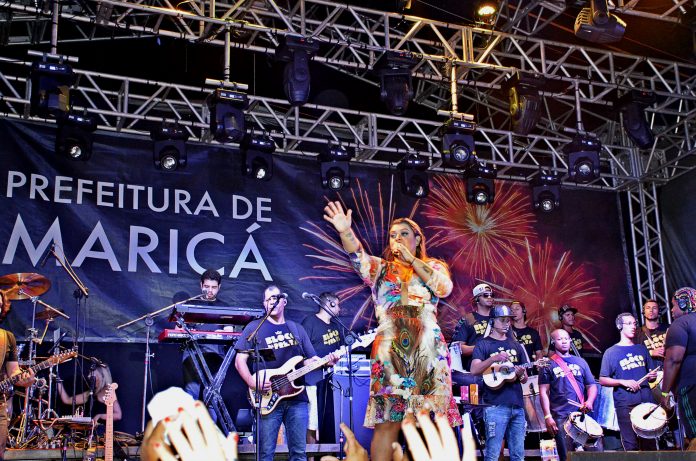Imagem no show da Preta Gil em Maricá