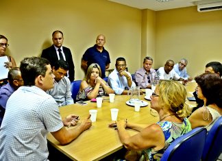 Imagem do prefeito Fabiano Horta com os secretários municipais