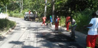 Imagem da manutenção viária na Estrada da Serrinha