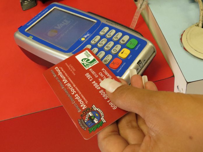 Imagem do cartão de débito da Moeda Mumbuca