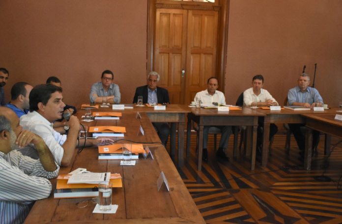Imagem do prefeito Fabiano Horta na reunião do Conleste