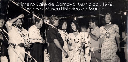 Imagem histórica do primeiro baile municipal em 1976