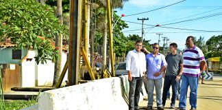 Prefeito vistoria obras de ponte em Itaipuaçu