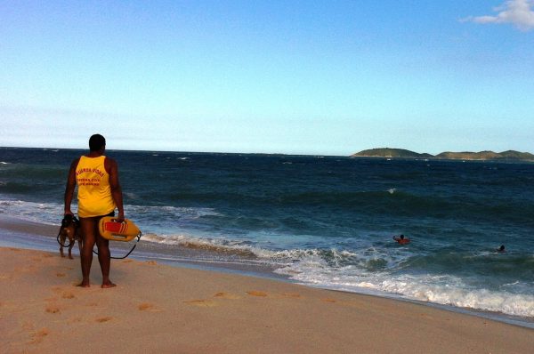 Defesa Civil salva três banhistas de Afogamento nas Praias de Cordeirinho e Jaconé