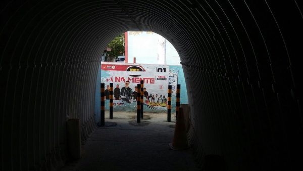 Secretaria instala balizadores no túnel de Inoã