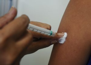 Estado confirma primeiro caso de febre amarela em Maricá e vacinação será ampliada