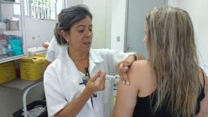 Febre amarela: vacina disponível em todos os postos de saúde no sábado