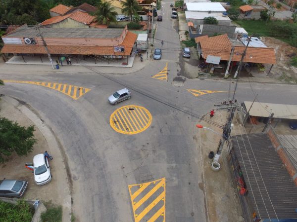 Prefeitura instala rotatória no Recanto de Itaipuaçu