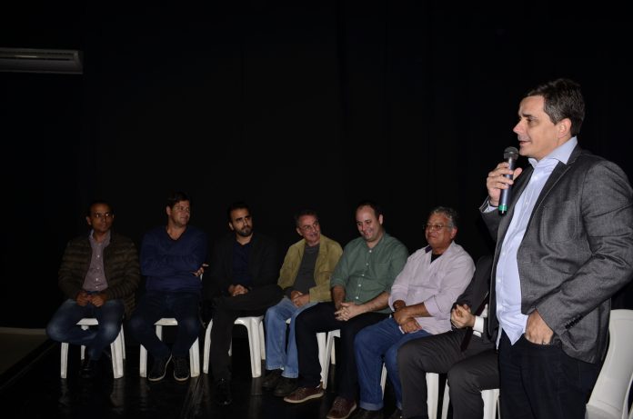 O prefeito Fabiano Horta no lançamento do programa Cidade Digital, que vai interligar mais próprios municiais