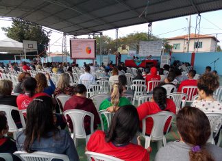 A quadra da escola em Cordeirinho recebeu um bom número de moradores