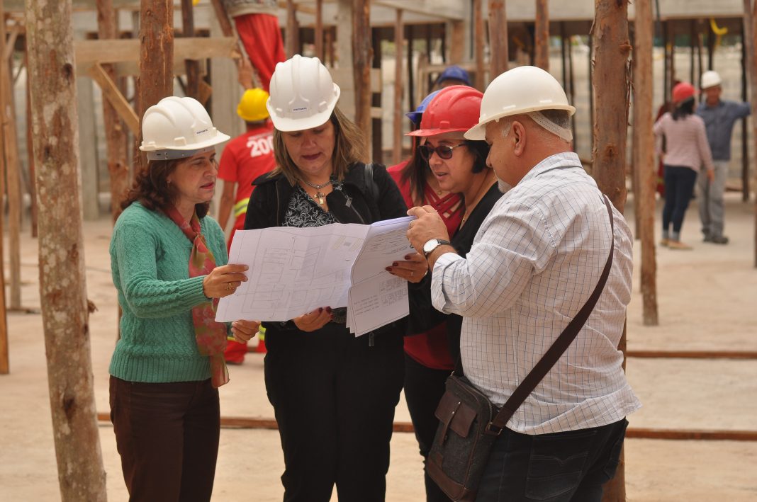 A presidente do ISSM Janete Valadão visitou as obras da nova sede no Centro