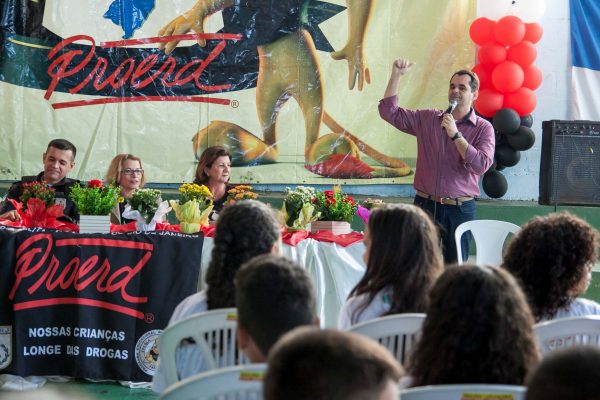 Proerd realiza formatura de 420 alunos no Joana Benedicta Rangel