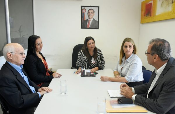 Procon Maricá e Enel firmam parceria para resolução de problemas