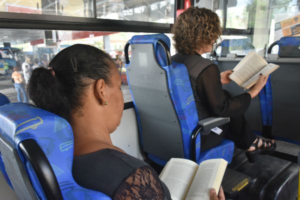 Viajando com a Leitura abre espaço para poesia nos Vermelhinhos
