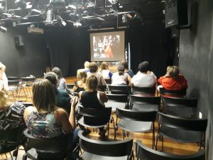 Mulheres homenageadas com sessão de cinema no CRAS CEU