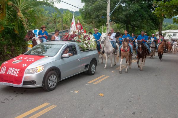 Cavalgada, shows e devoção marcam festa de São Jorge no Espraiado