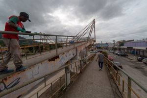 Conservação realiza manutenção em passarela de São José do Imbassaí
