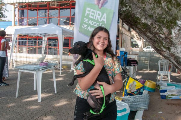 Proteção Animal realiza feira de adoção no Centro