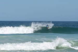 Primeiro dia de Maricá Surf Pro Am 2018 agita Ponta Negra