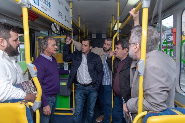 Ônibus movido a eletricidade é apresentado para a Prefeitura de Maricá