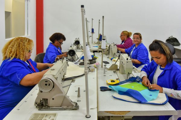 Curso de fabricação de roupas é oferecido gratuitamente pela Prefeitura