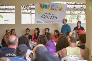 Aula inaugural de vídeo-arte do projeto Cultura de Direitos