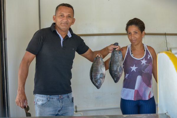 Caminhão do Peixe abre a semana no Caxito