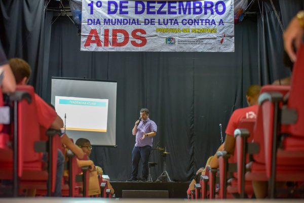 Henfil recebe seminário e sarau de luta contra a AIDS