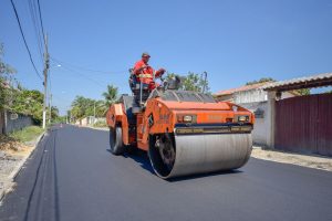 Secretaria de Obras conclui asfaltamento na Rua E, em São José do Imbassaí