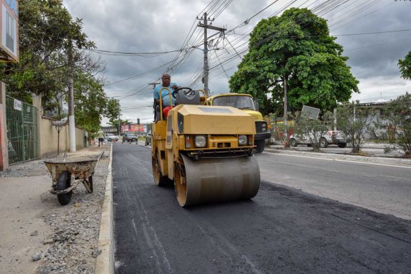 Nova faixa da principal entrada de Maricá recebe pavimentação