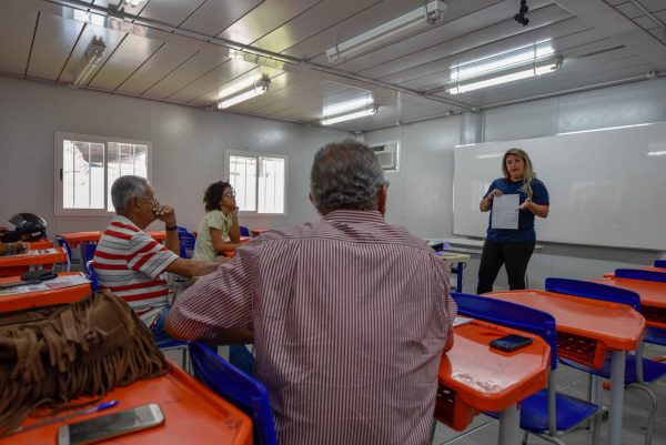 Educação realiza reunião com produtores rurais sobre merenda escolar