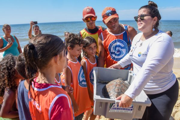 Projeto ‘Onda Certa’ tem soltura de tartaruga marinha em Cordeirinho