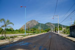 Novo asfalto para a Avenida do Canal, no Recanto de Itaipuaçu