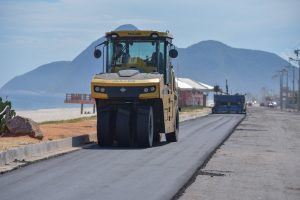Novo trecho da orla de Itaipuaçu ganha asfalto