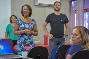 Professores da rede municipal participam de roda de conversa na Casa Digital