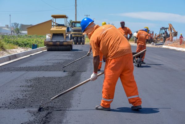 Mais dois quilômetros de asfalto na nova orla de Itaipuaçu