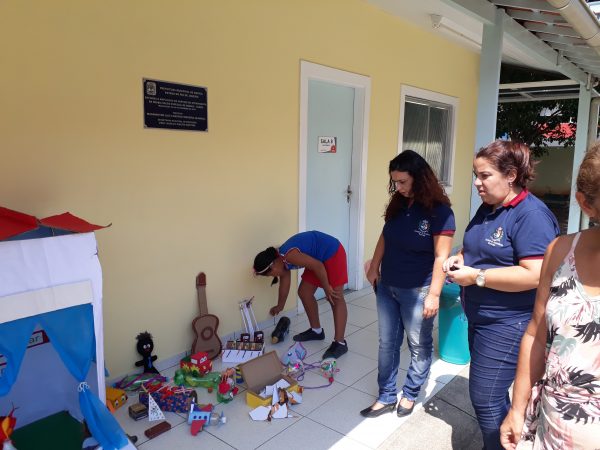 SAREM recebe doação de brinquedos com matérias recicláveis 