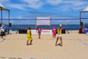 Fim de semana com vôlei e futebol de areia no Circuito Praia