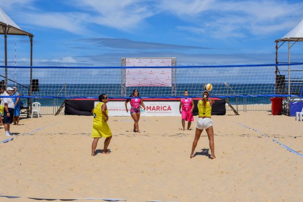 Fim de semana com vôlei e futebol de areia no Circuito Praia