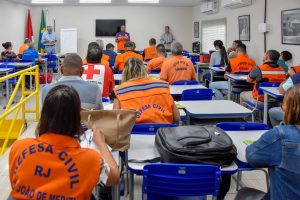 Maricá sedia curso de análise de áreas de risco com profissionais de Defesa Civil de todo país
