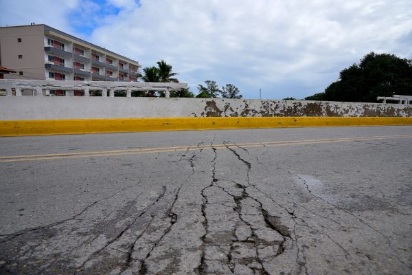 Prefeitura interdita ponte de Ponta Negra por medida de segurança